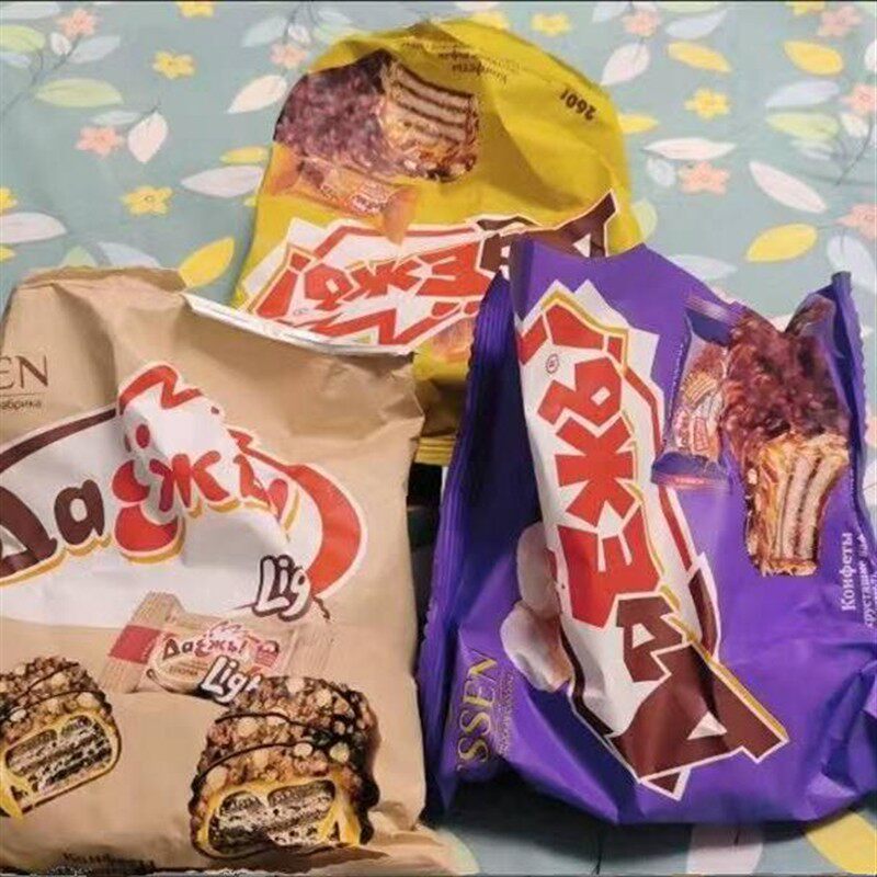 俄罗斯进口农庄奥特焦糖威化饼干零食榛仁花生碎包裹巧克力威化