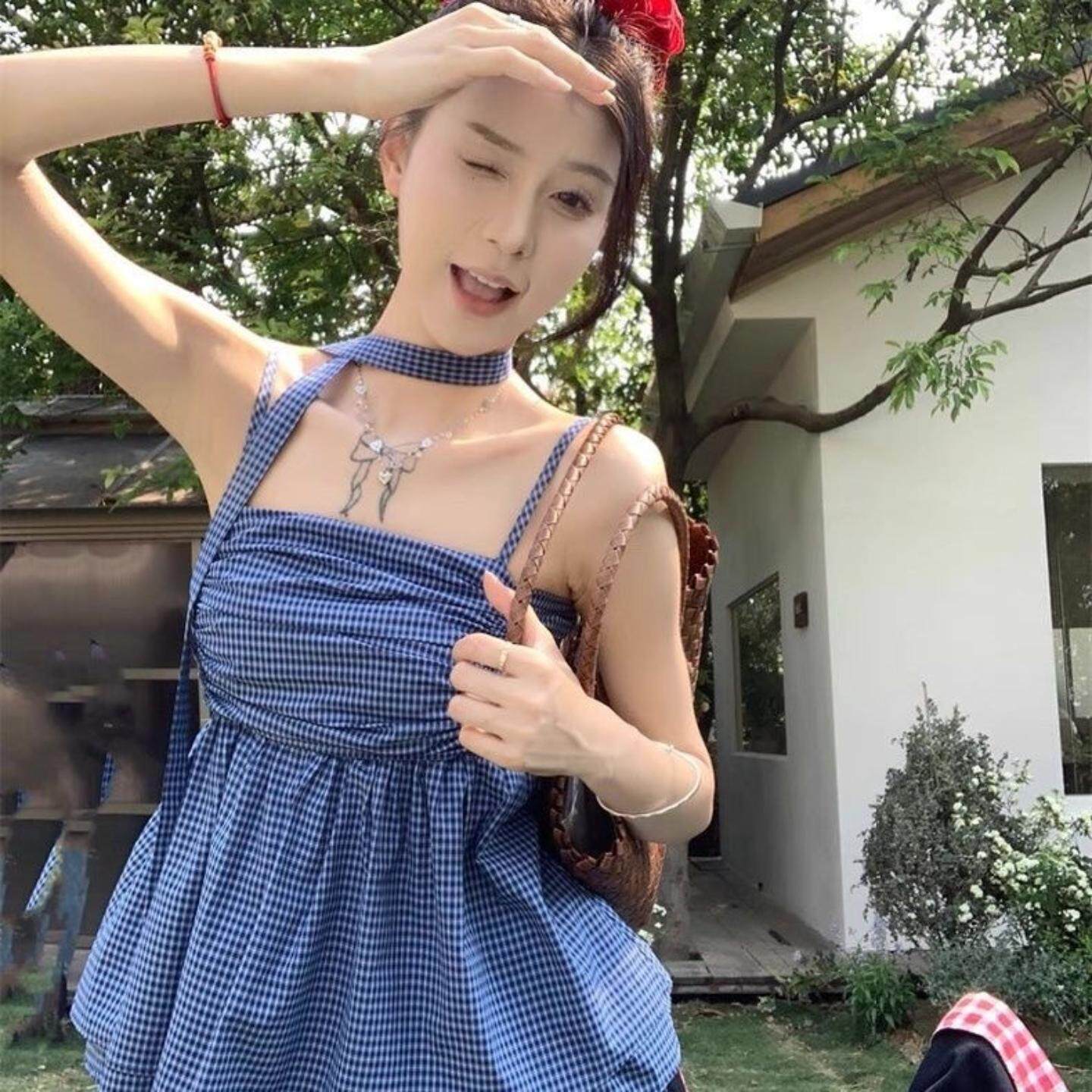 韩系显瘦甜辣挂脖蓝色格纹吊带背心女夏季新款度假风百搭外穿上衣