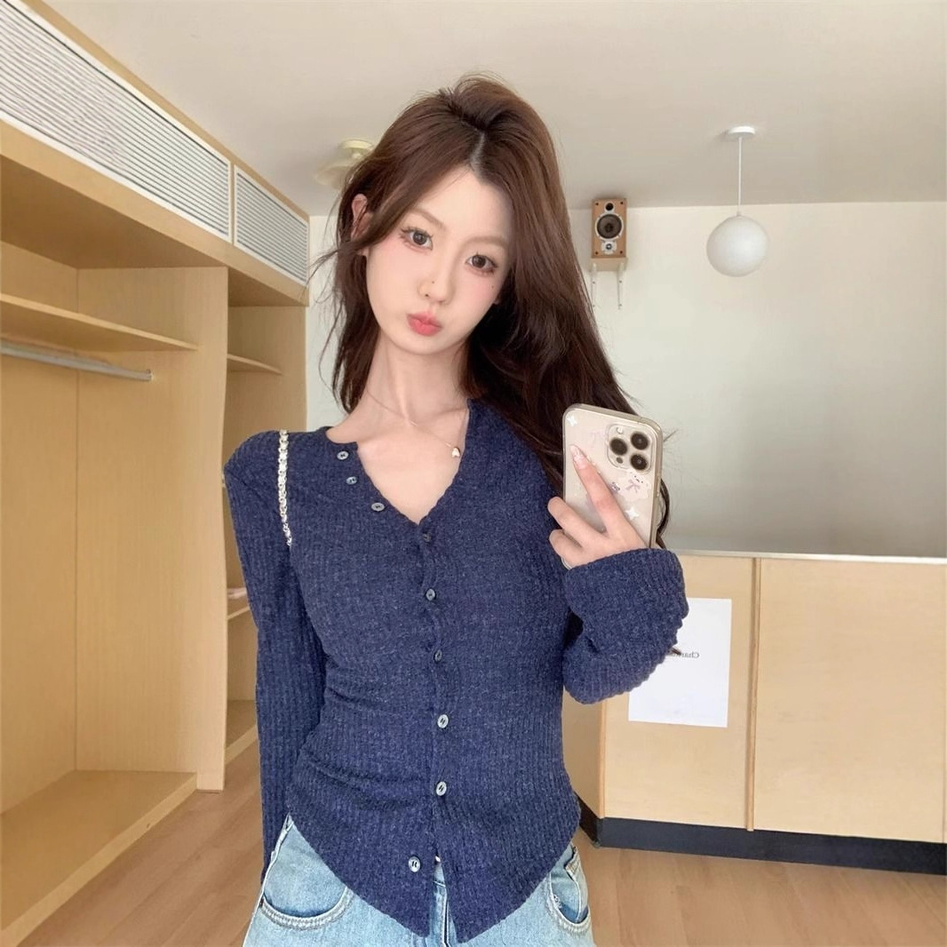 纯欲辣妹小众V领针织开衫秋季新款法式内搭修身短款打底衫上衣女