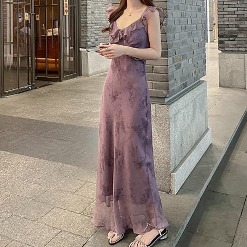 V领紫色碎花连衣裙女夏2025新款高级感法式气质修身收腰吊带长裙