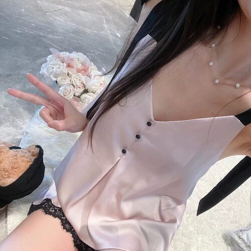 氛围感粉色冰丝吊带睡衣套装