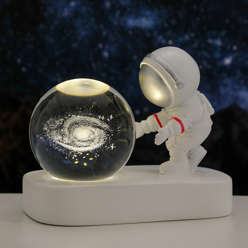 创意宇航员星空漫步小夜灯内雕水