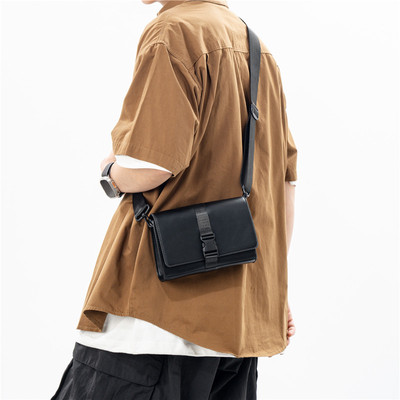 挎包男款高级感小型通勤手机包男潮斜挎小包男生潮流青少年单肩包