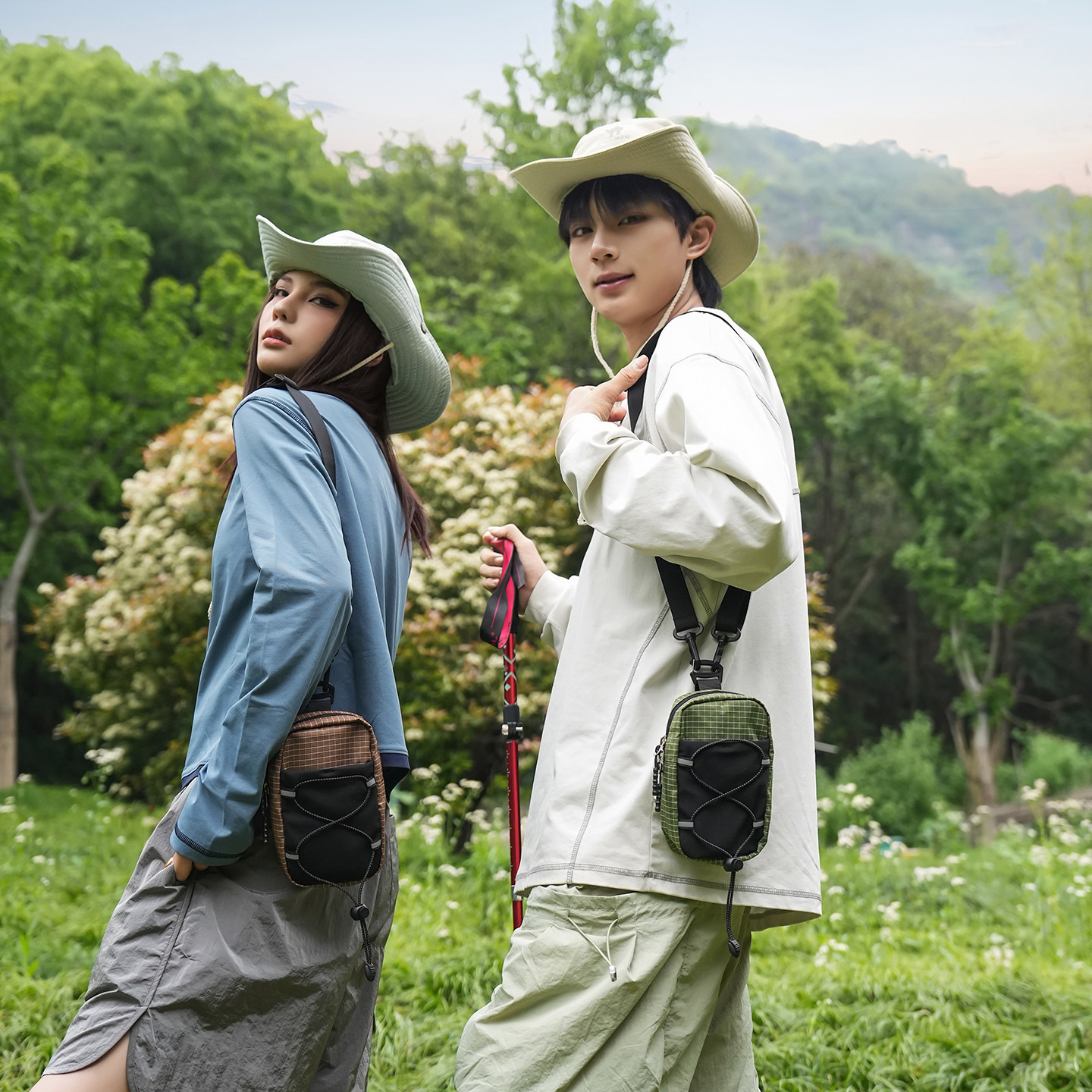 散步装手机包女斜挎2026新款简约休闲迷你小巧轻便挎包单肩包包男