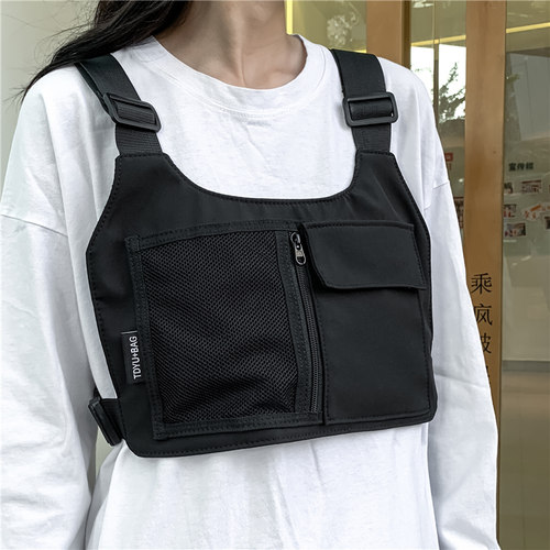 潮牌战术马甲机能风工装胸包