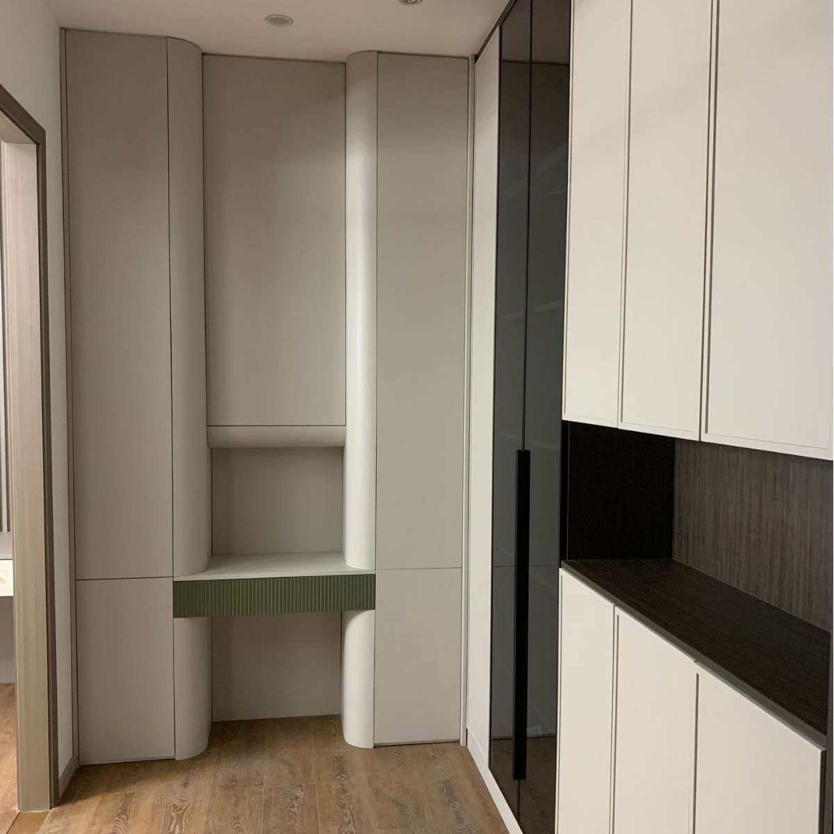 全屋家具柜门千年舟衣柜鲁丽欧松板酒柜意式极简鞋柜入户柜隔断柜图片