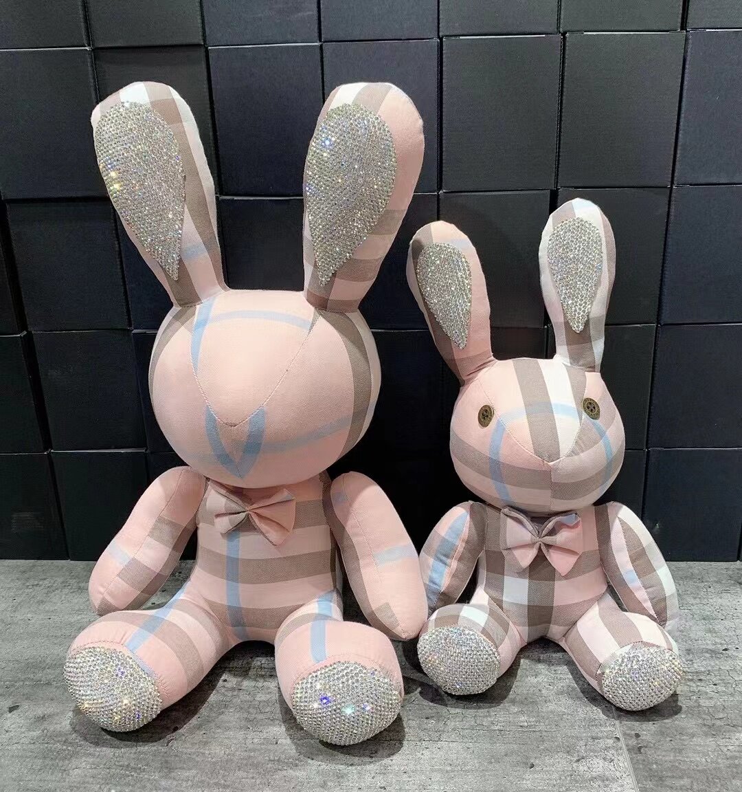 高档皮质镶钻兔子玩偶车钥匙扣挂件情侣生日礼物潮玩包挂