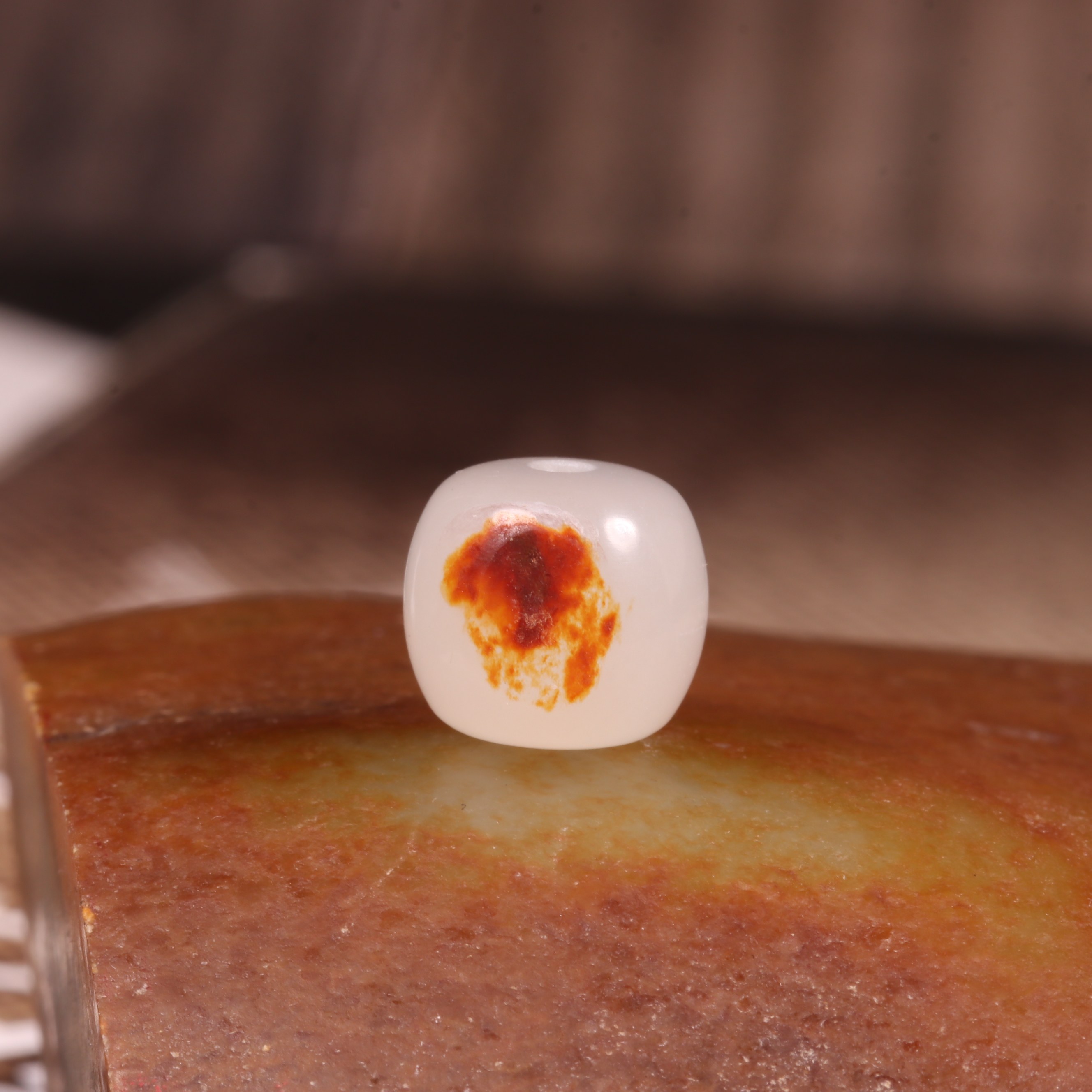 新疆和田玉籽料红皮老型珠手链