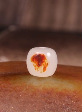 新疆和田玉籽料红皮老型珠手链