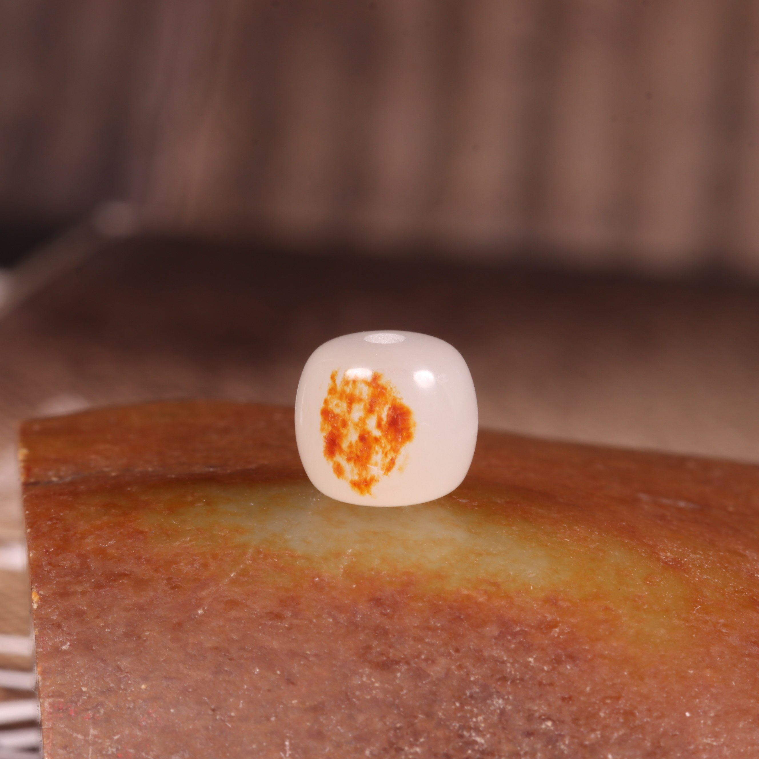 新疆和田玉红沁皮籽料老型珠