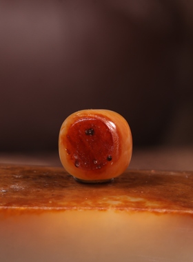 新疆和田玉籽料老型珠红沁皮手串