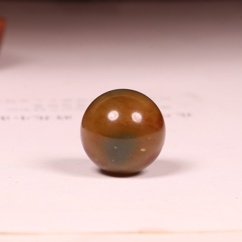 新疆和田玉黄沁圆珠籽料手串