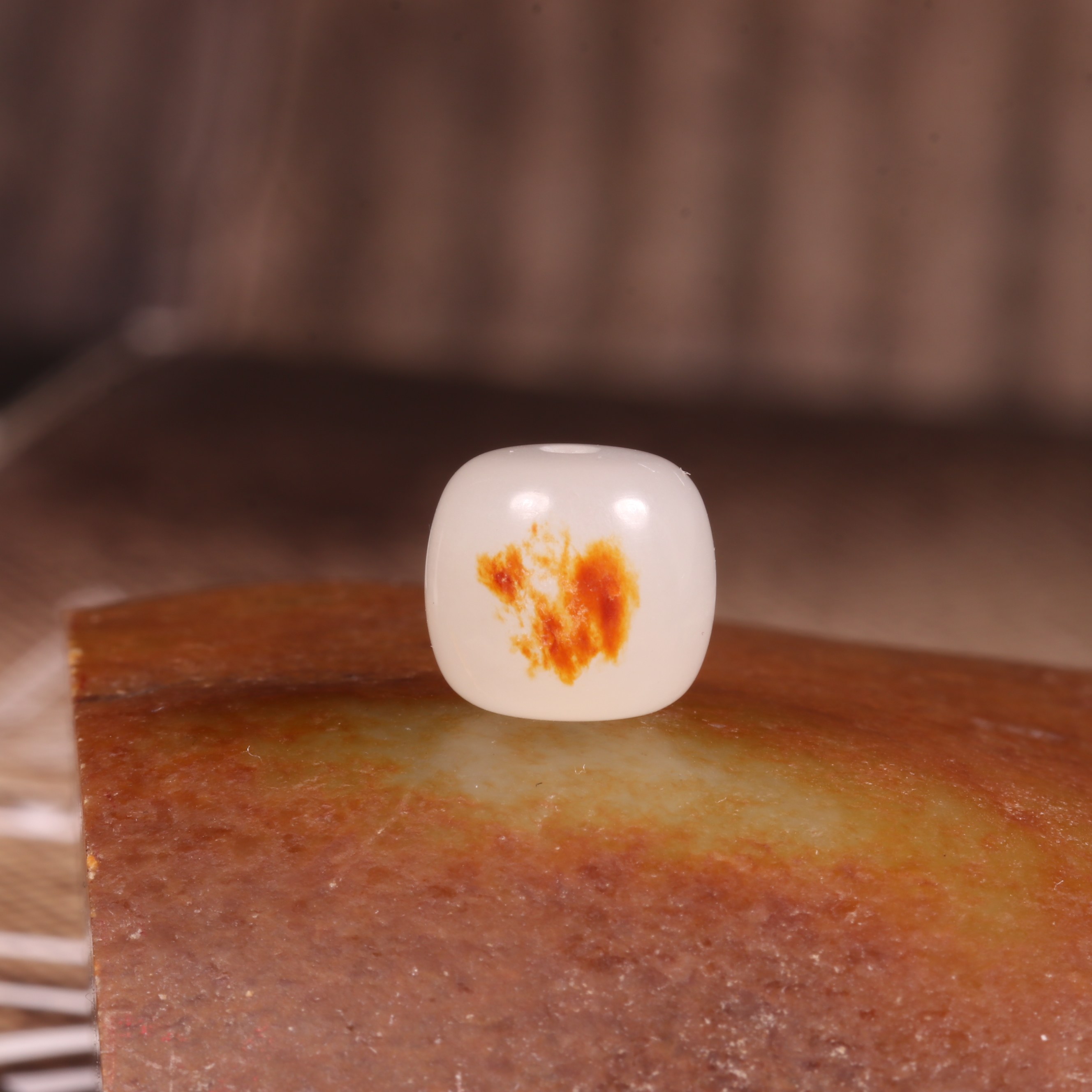 新疆和田玉籽料红皮单珠手链