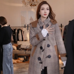 MieleKohler新款秋冬高级感连帽牛角扣绵羊毛女外套【澳门小源】