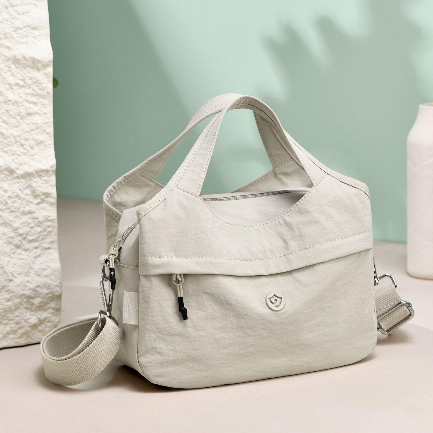 手提包包女休闲斜挎包2025新款轻便单肩背包多层大容量挎包通勤包