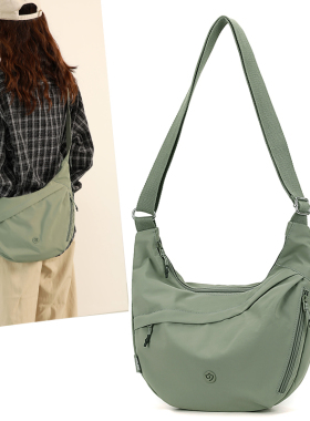 慵懒风斜挎包女尼龙布新款大容量单肩帆布包轻便旅行防泼水饺子包