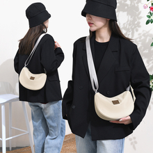 小巧饺子包女斜挎包2024新款尼龙防水帆布单肩包女士轻便散步小包