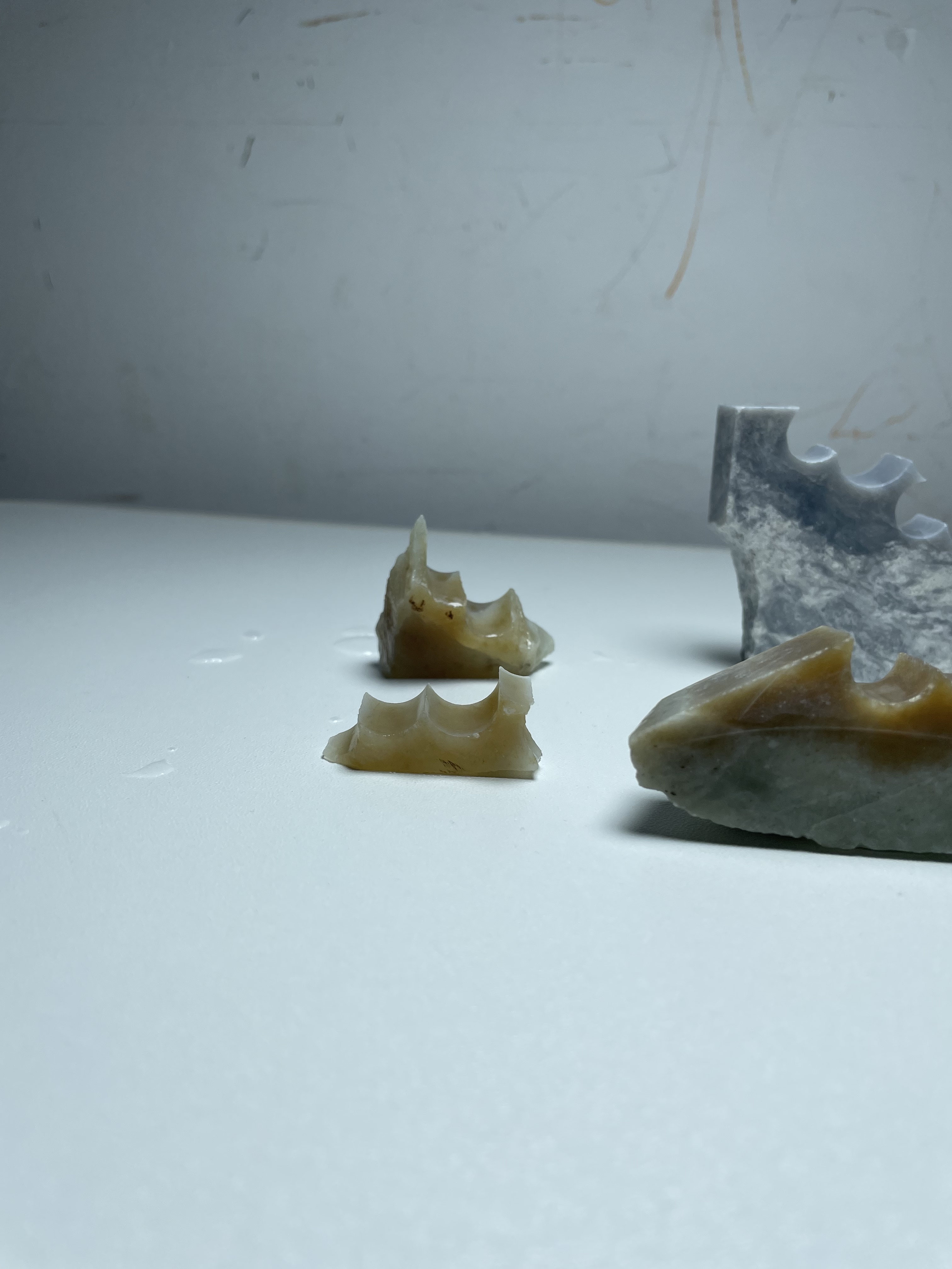 新疆和田玉且末蓝糖玉边角料玉石练手料鱼缸料下脚料笔架笔搁