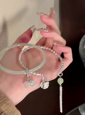 新款 新中式古风国潮铃铛手链女轻奢小众精致手镯高级感配饰手镯