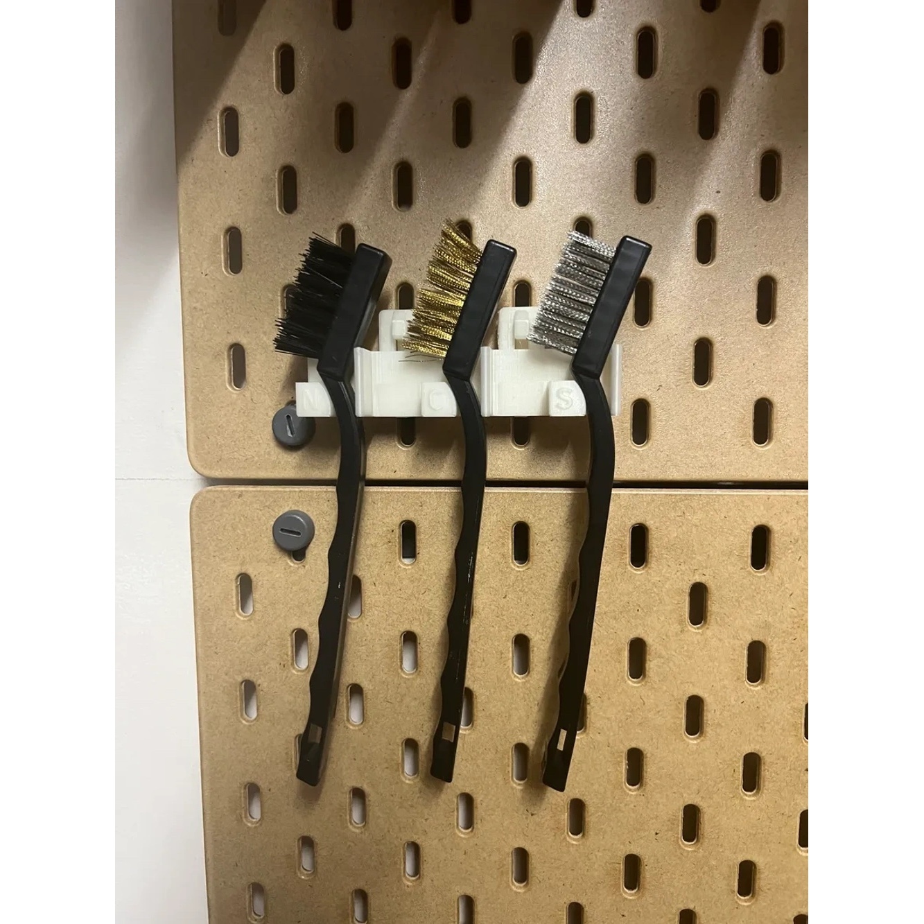 适用宜家SKADIS 斯考迪斯 宜家洞洞板配件  钢丝刷支架