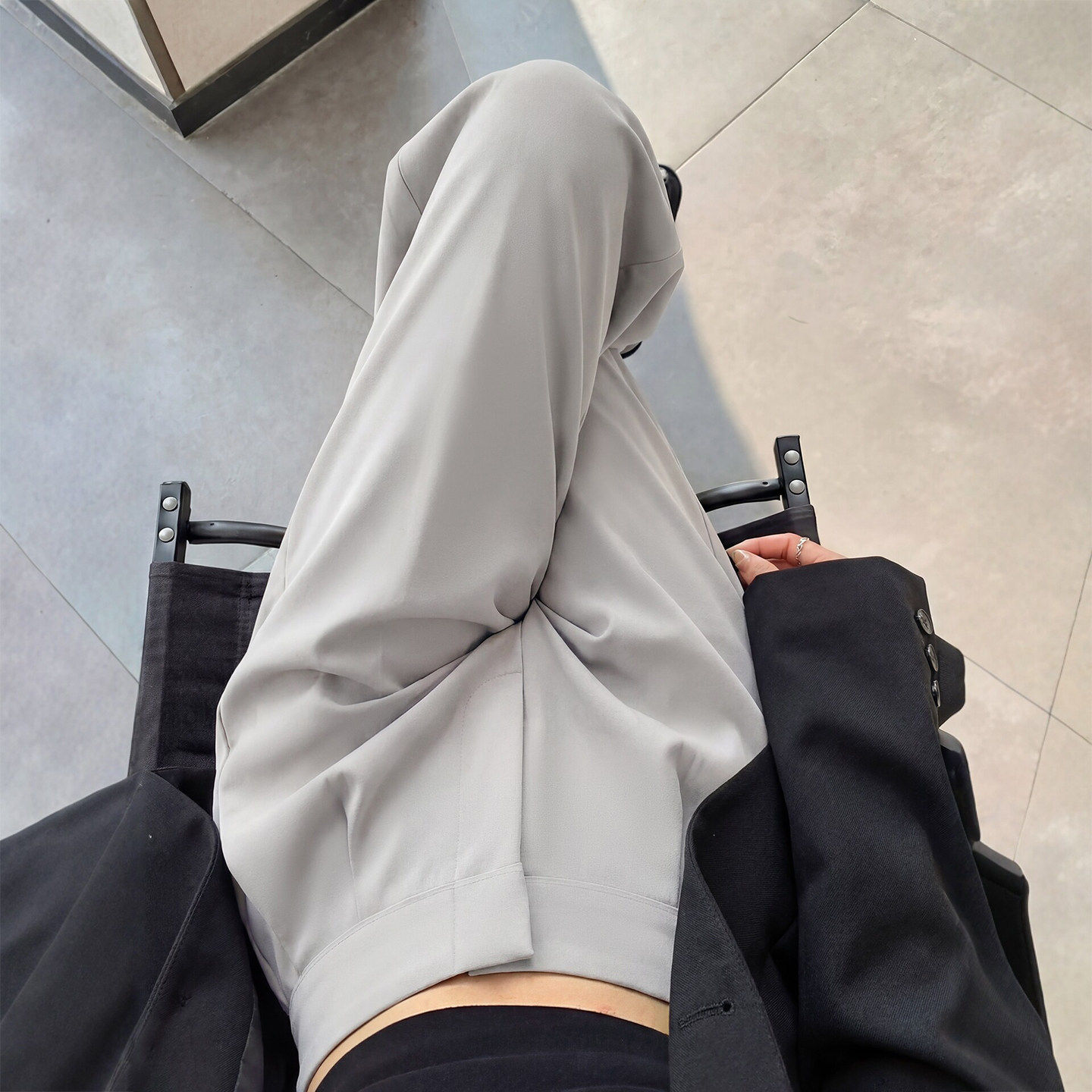 卡其色阔腿裤女裤子2026新款春秋高级感垂感直筒宽松小个子西装裤