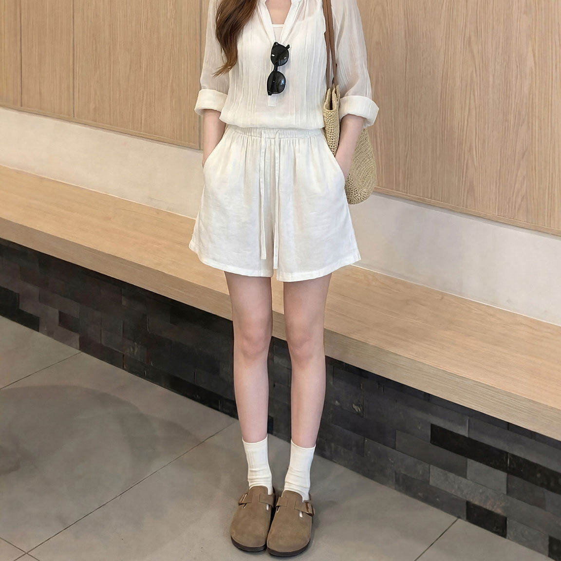 白色亚麻短裤女夏外穿2026新款慵懒老钱风棉麻冰丝阔腿休闲薄裤子