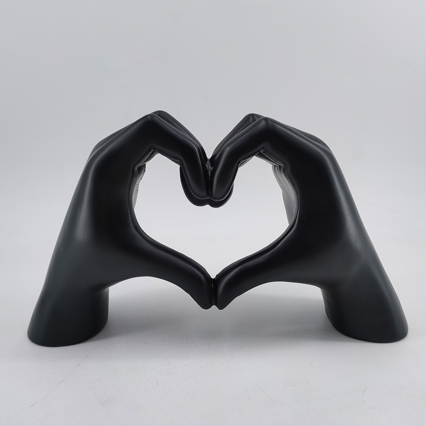 跨境比心爱心摆件装饰品设计家居庭院摆件创意艺术摆件爱心树脂