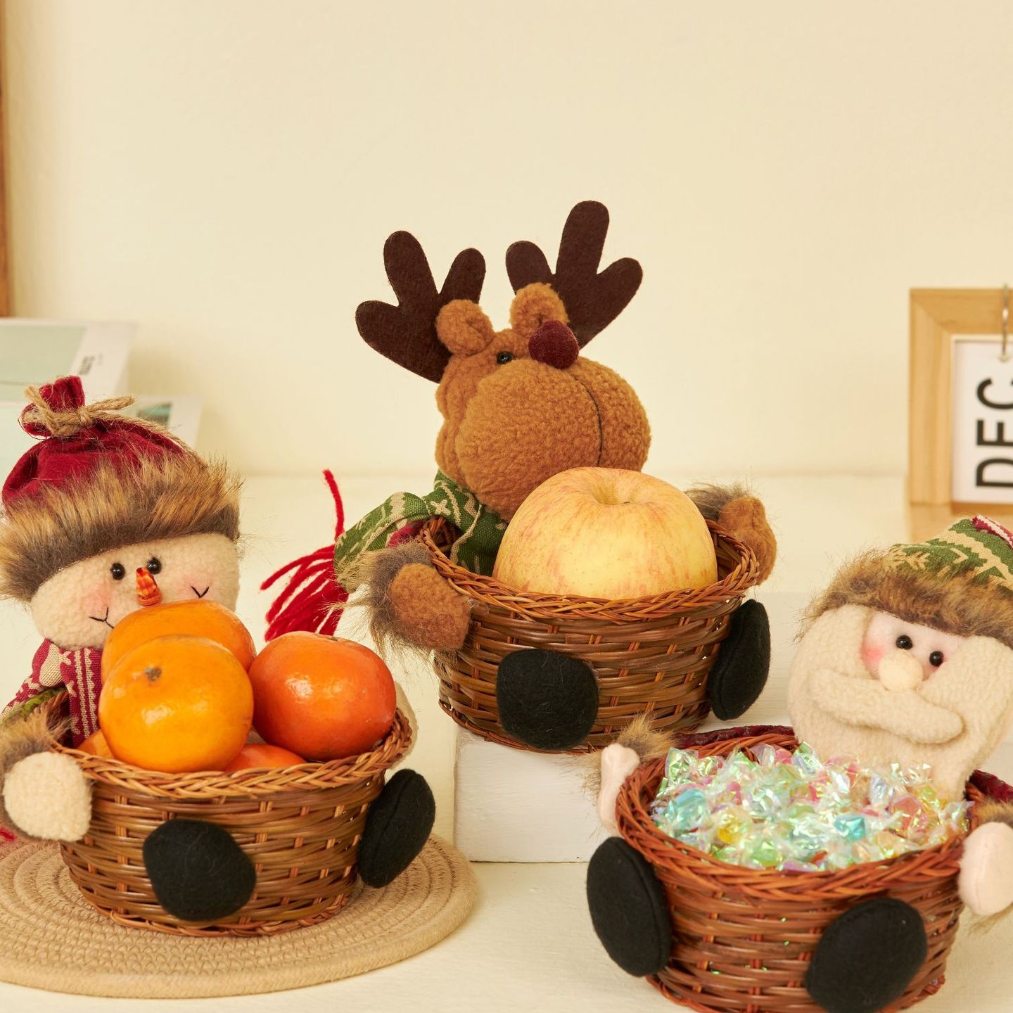 圣诞公仔抱姿糖果篮水果篮圣诞节桌面装饰品大小号小孩礼物袋摆件