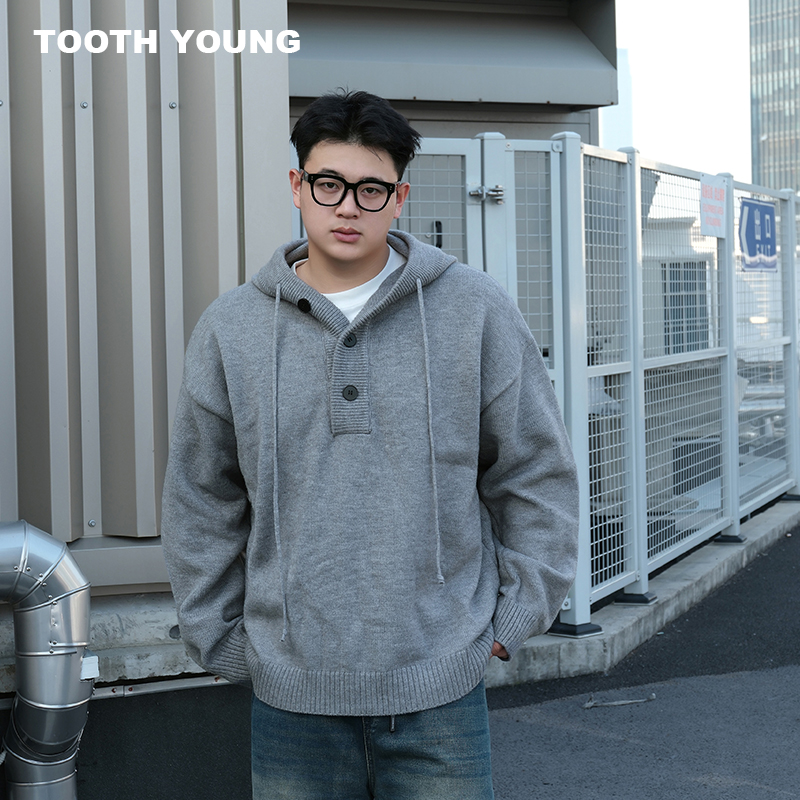 郑一爱穿搭 宽松大码显瘦男生纯色连帽纽扣长袖针织毛衣