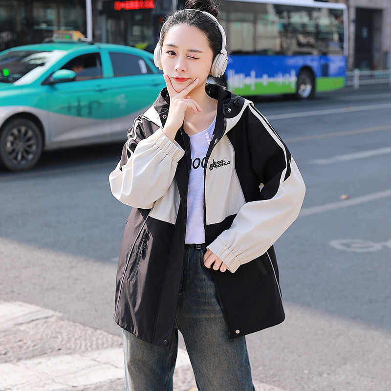 黑色连帽冲锋衣外套女春