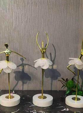 芭蕾舞者摆件轻奢水晶鲤鱼样板间电视柜北欧纯铜大象网红软装饰品