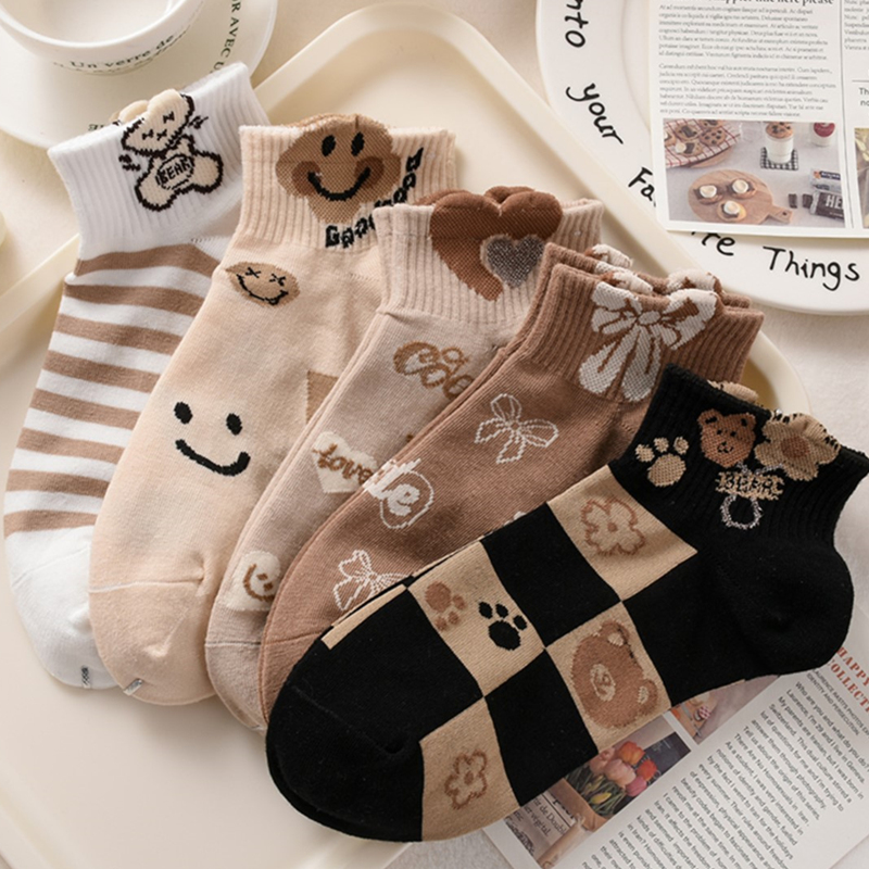 秋冬季可爱小熊刺绣美拉德学院风潮流外穿百搭浅口女中短筒袜子女