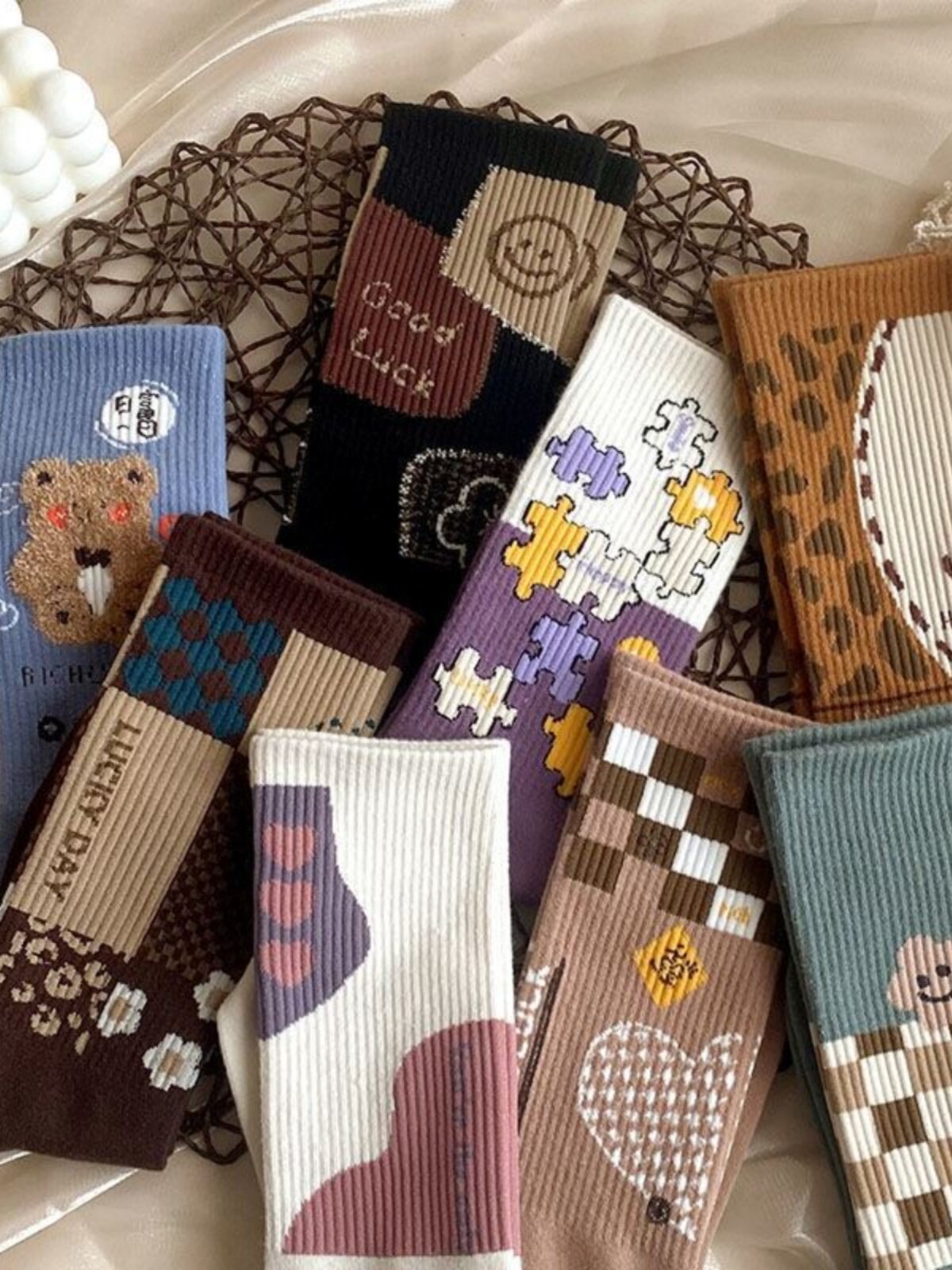 여성을 위한 새로운 미드 종아리 양말 트렌드 한국 버전 다재다능한 하이 송아지 양말 복고풍 스포츠 스타일 인터넷 연예인 양말