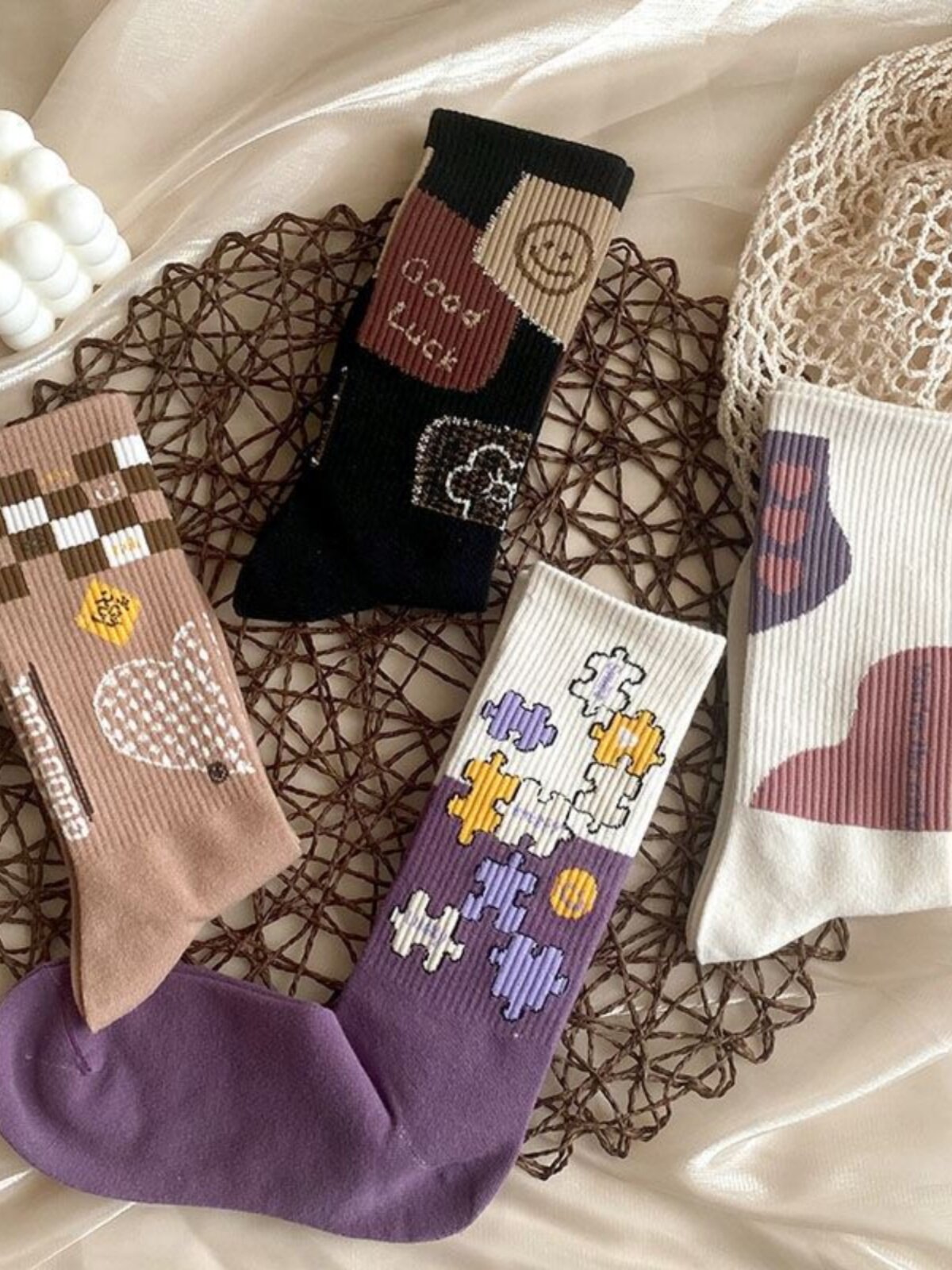 여성을 위한 새로운 미드 종아리 양말 트렌드 한국 버전 다재다능한 하이 송아지 양말 복고풍 스포츠 스타일 인터넷 연예인 양말