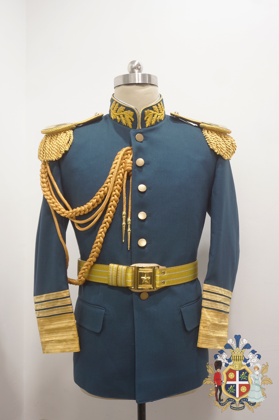 复古金属丝刺绣剧本杀写真摄影