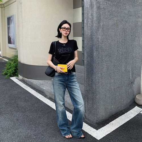 十三粥 08/05 19:30新品上新 旧胶片 正肩圆领复古字母印花T恤女