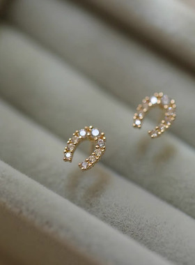 S925纯银镀14K金幸运小马蹄U型耳钉女精致百搭镶钻耳环简约耳饰品