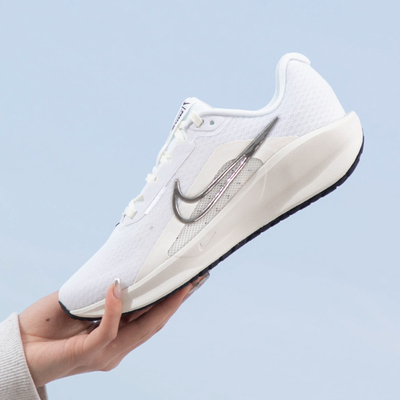 耐克DOWNSHIFTER13夏季透气跑步鞋女款公路运动鞋轻便专业训练