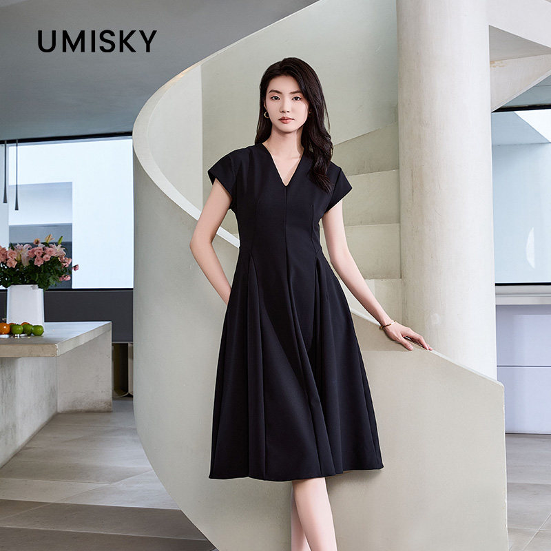 umisky优美世界商场同款夏季气质V领中长a字黑色连衣裙SM1D1018