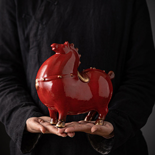 创意陶瓷复古唐马摆件红马黑马客厅桌面玄关软装饰品中式酒店会所