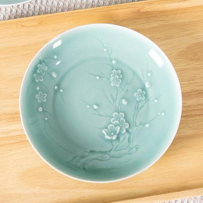特别好看的盘子菜盘家用高颜值浮雕梅花陶瓷7寸碟子轻奢青瓷餐具