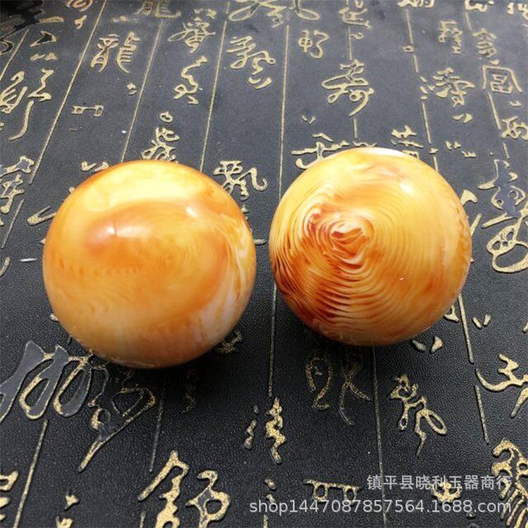 2026人工合成琥珀蜜蜡老花蜡有荧光不浮水50直径手球转球工艺品