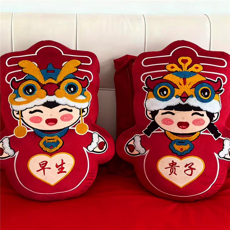 2025压床娃娃一对结婚新款高档红色喜字抱枕新婚婚庆公仔喜娃金童