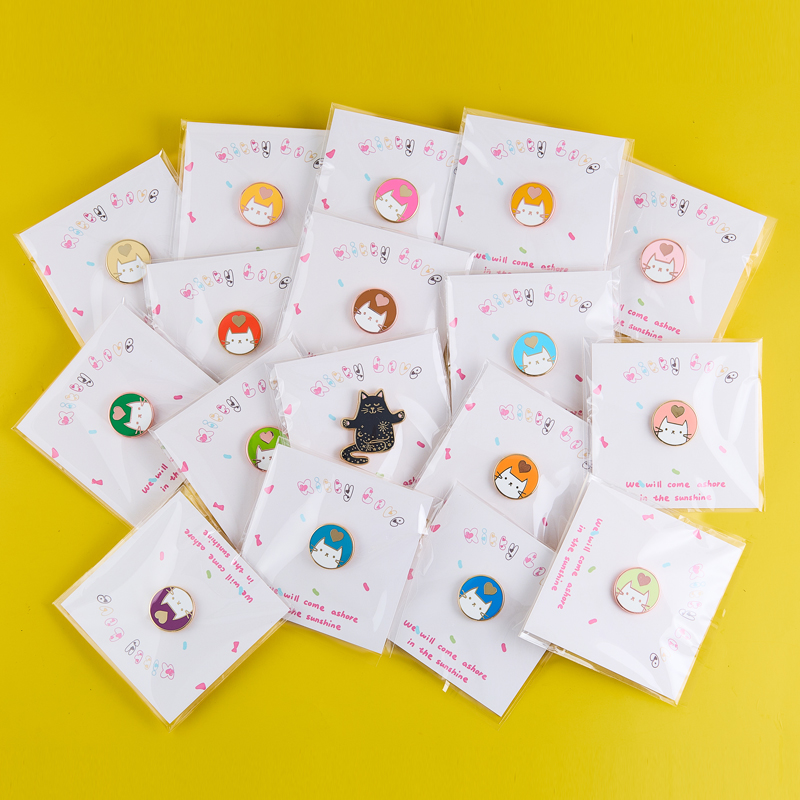 【好物体验专享】凯蒂猫卡通胸针徽章别针包包挂件饰品送生日礼物