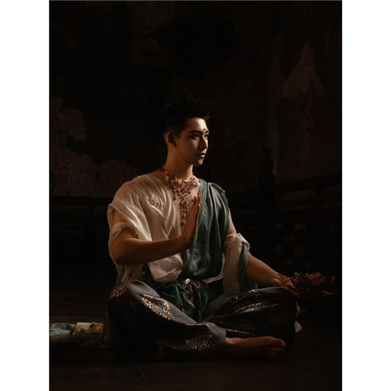 敦煌男款飞天异域写真服装古风飘逸异域风演出服旅拍中式套装舞蹈