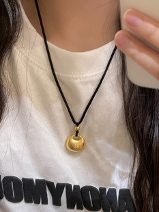 金色小金坨吊坠黑绳项链女2023年新款潮气质福字小金锁颈链锁骨链