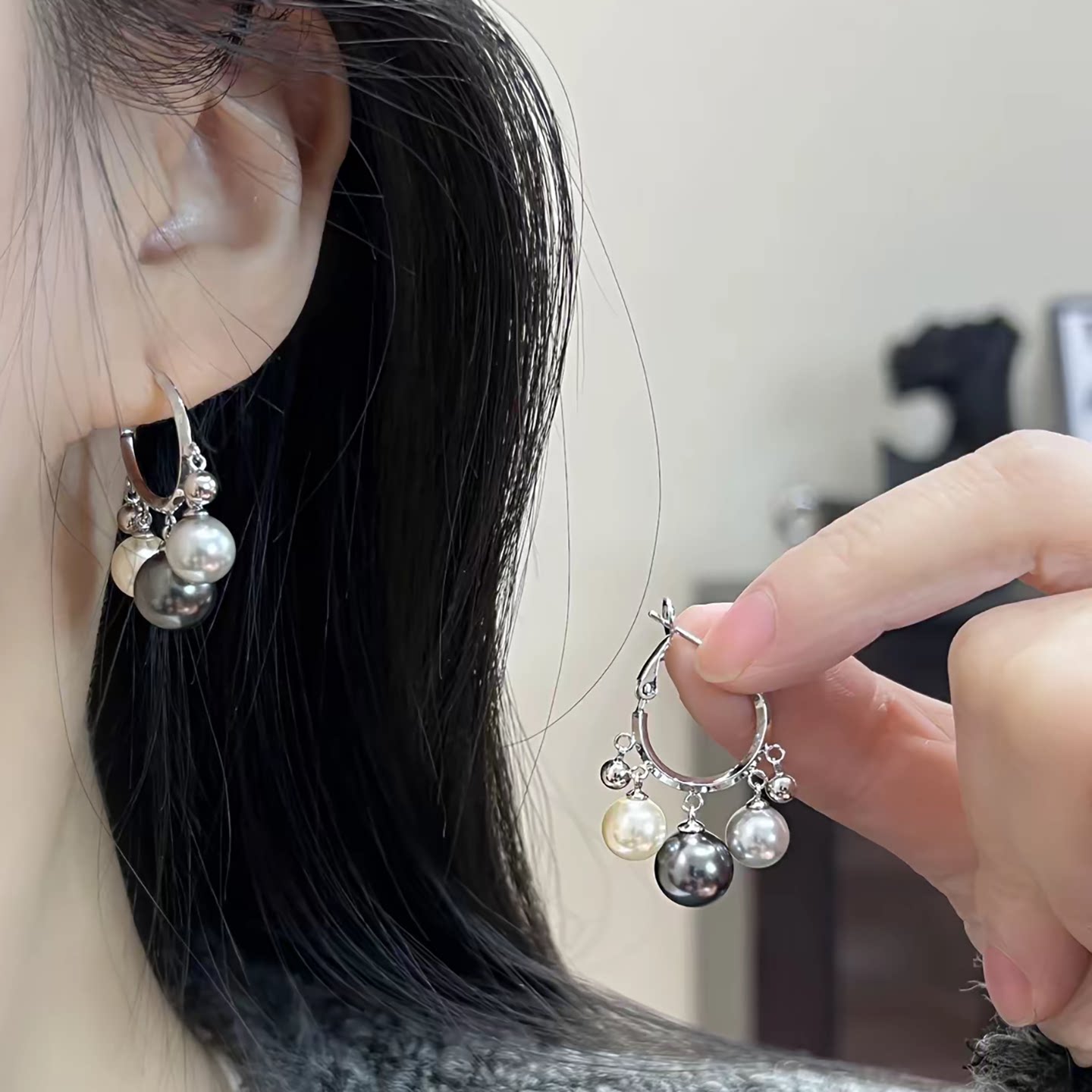 黑白撞色珍珠吊坠圈圈耳环女