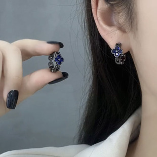 蓝色花朵黑色系圈圈耳扣女2025年新款潮设计感气质小众高级感耳环