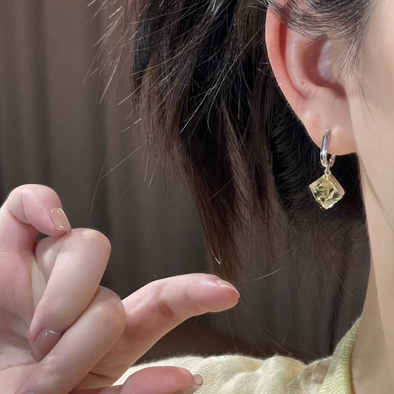 黄色方糖吊坠银针耳扣女