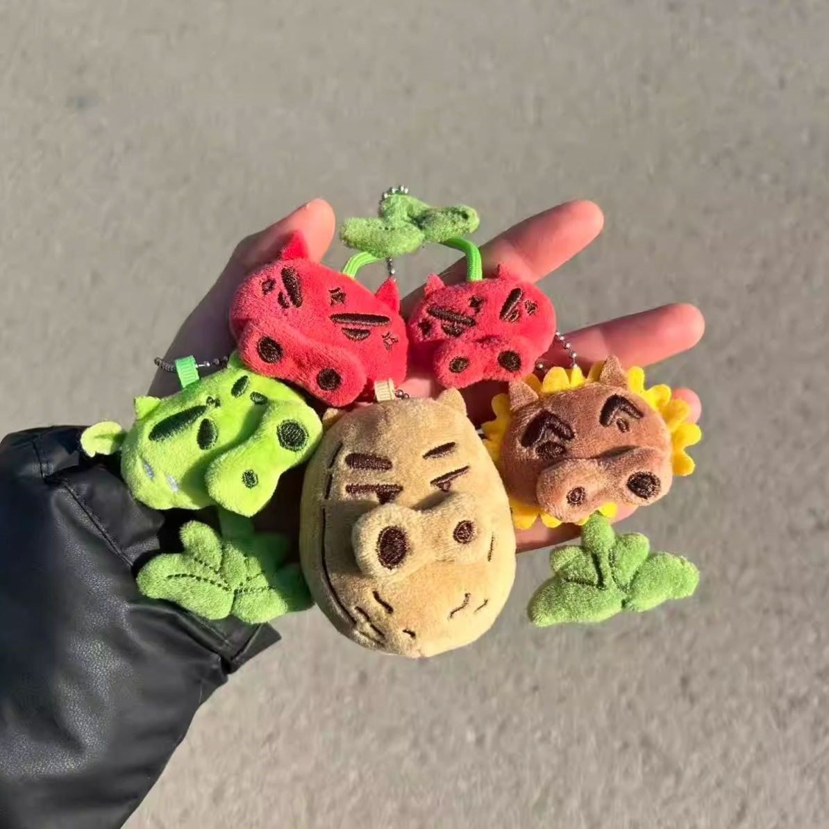 左卫门系列植物大战僵尸呆萌向日葵樱桃炸弹可爱毛绒玩具包包挂件
